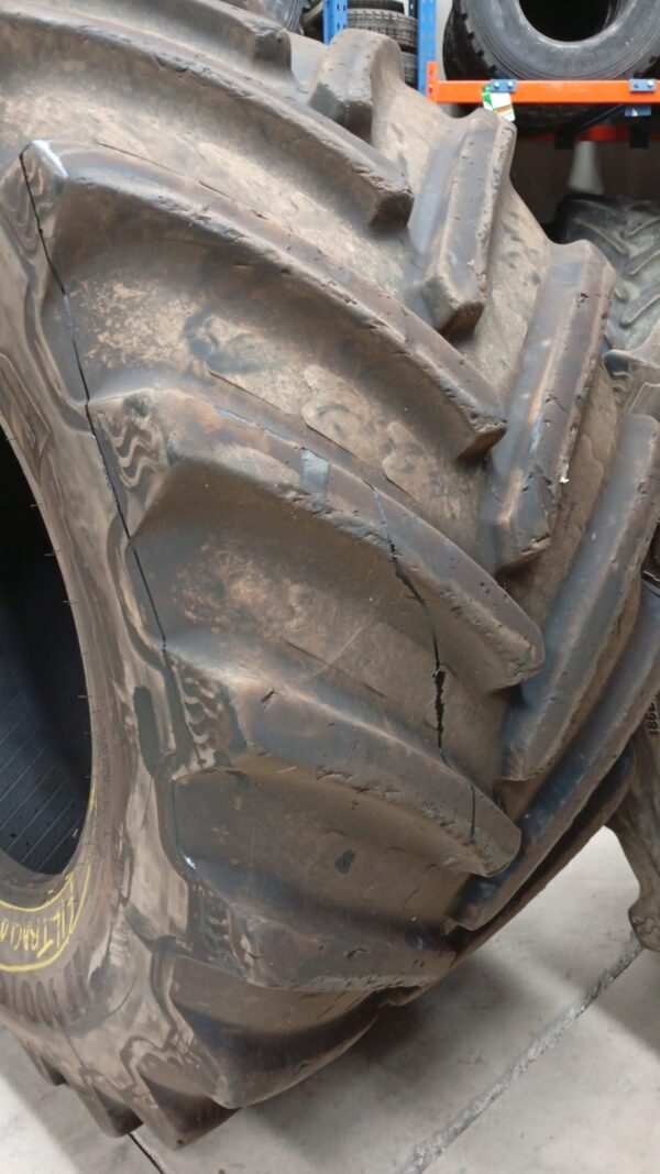 BKT 900/60R42 - Imagen 4