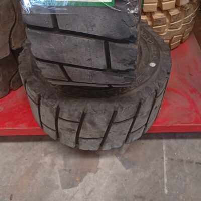 TRELLEBORG 200/50-10 – MACIZA