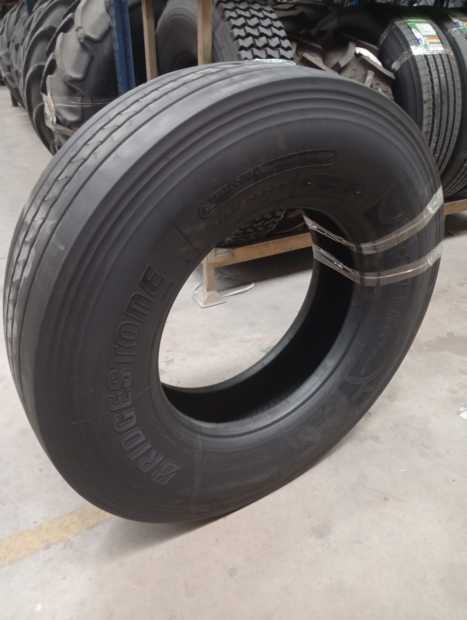 BRIDGESTONE 315/80R22.5 - Imagen 5