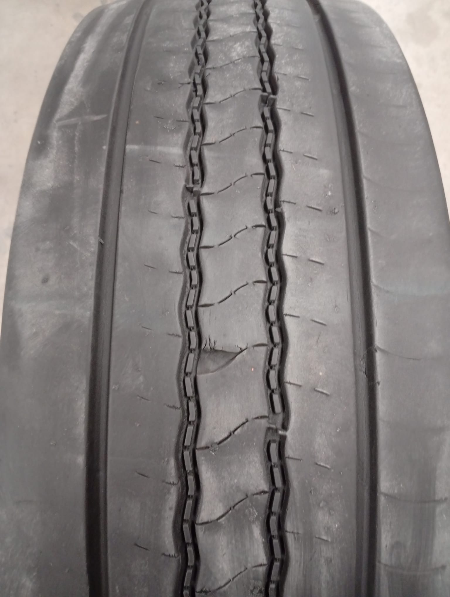 BRIDGESTONE 315/80R22.5 - Imagen 4