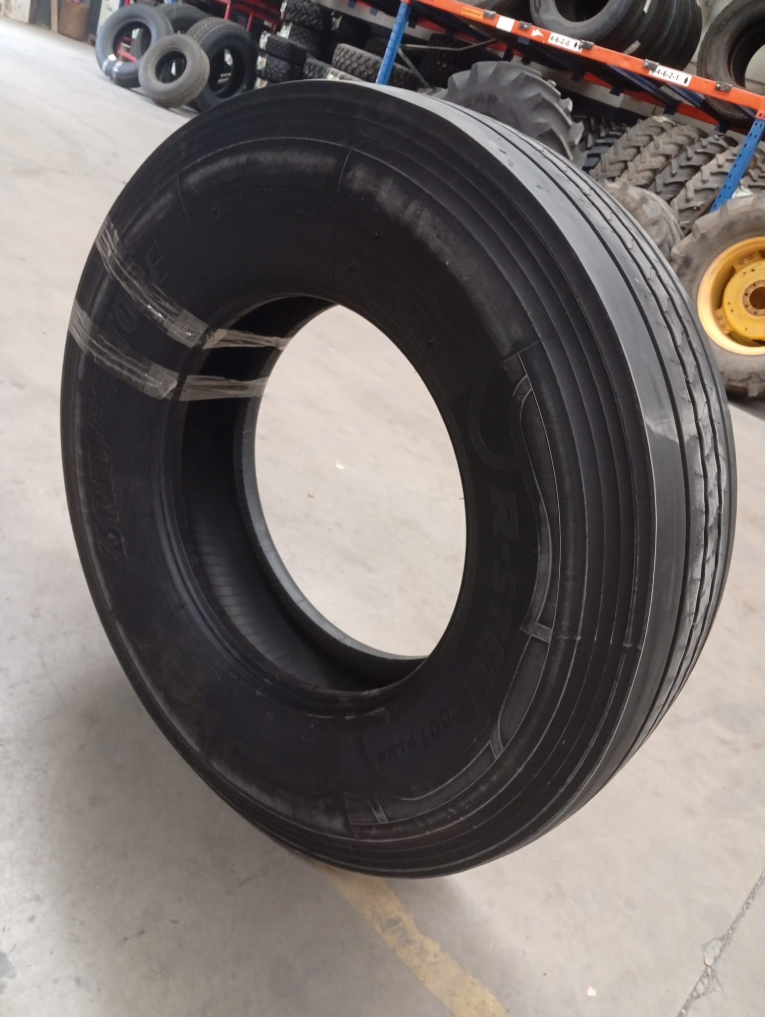BRIDGESTONE 315/80R22.5 - Imagen 3