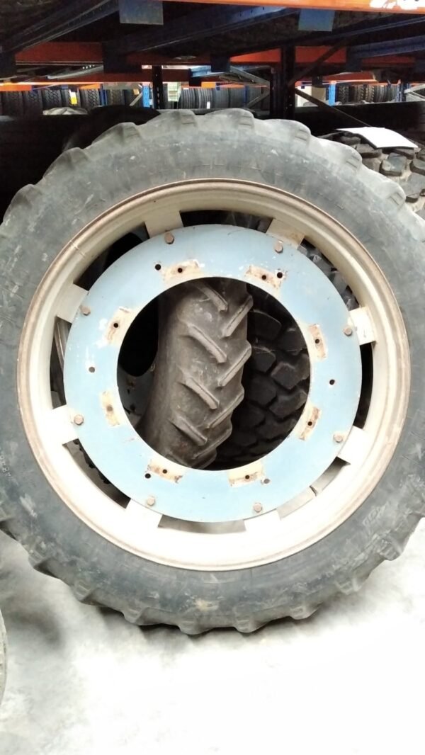 BKT 300/95R46 + LLANTA - Imagen 2