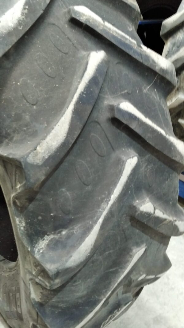 BKT 580/70R38 - Imagen 3