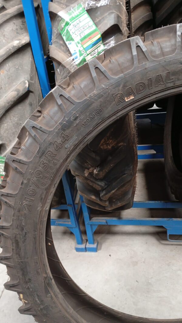 KLEBER 210/95R44 - Imagen 6