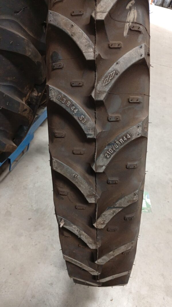 KLEBER 210/95R44 - Imagen 5