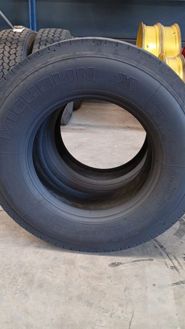 MICHELIN 265/70R19.5 - Imagen 3
