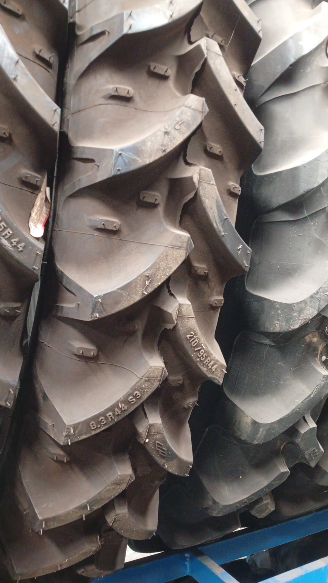 KLEBER 210/95R44 - Imagen 8