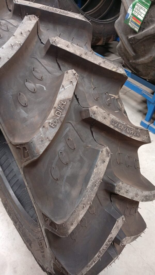 BKT 320/70R24 - Imagen 3