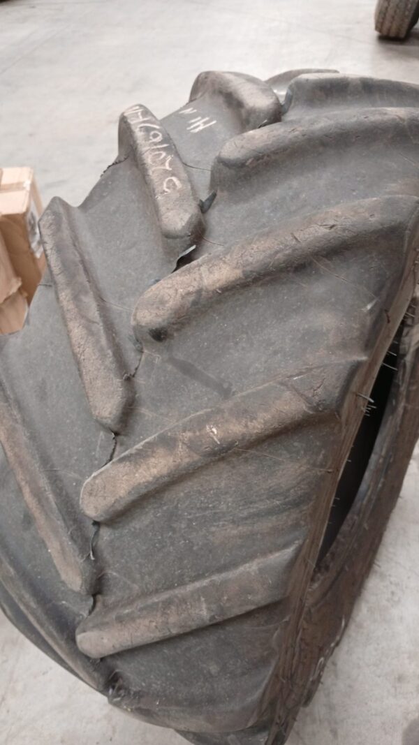 MICHELIN 320/65R16 - Imagen 3
