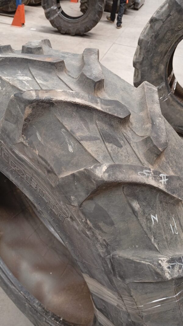 PIRELLI 340/85R28 - Imagen 3