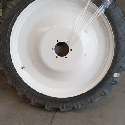 BKT 8.3R36 + LLANTA DISCO FIJO