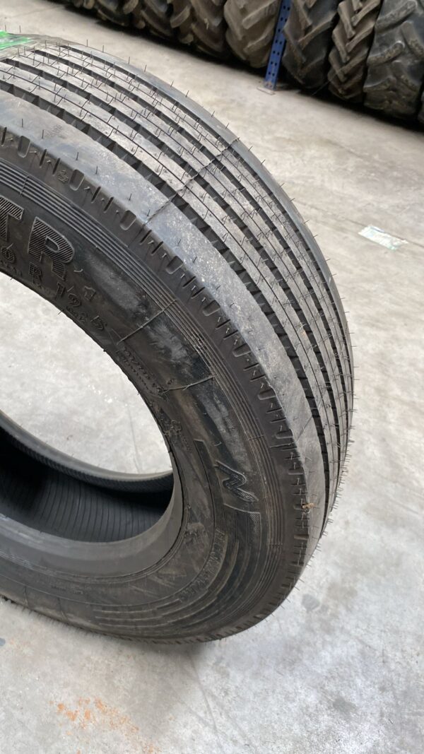 CONTINENTAL 245/70R19.5 - Imagen 3