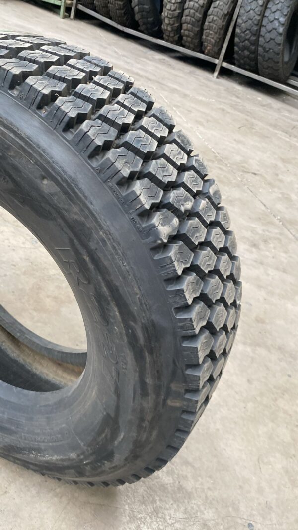 BRIDGESTONE 265/70R19.5 - Imagen 3