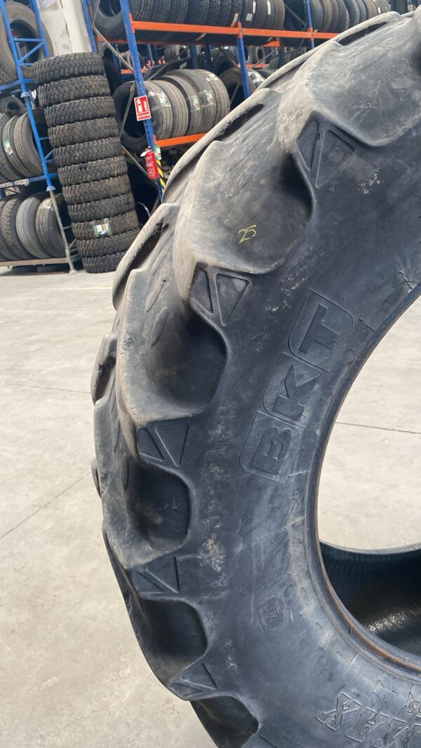 BKT 520/70R38 - Imagen 3