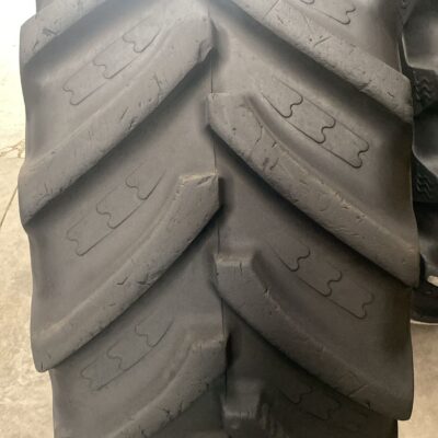 BKT 600/65R30