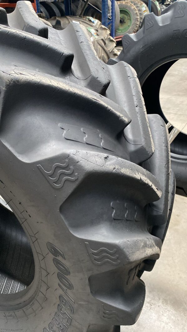 BKT 600/65R30 - Imagen 10