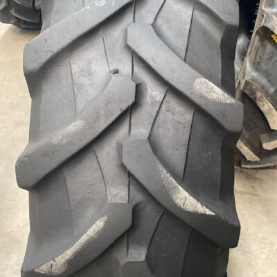 PIRELLI 420/70R28
