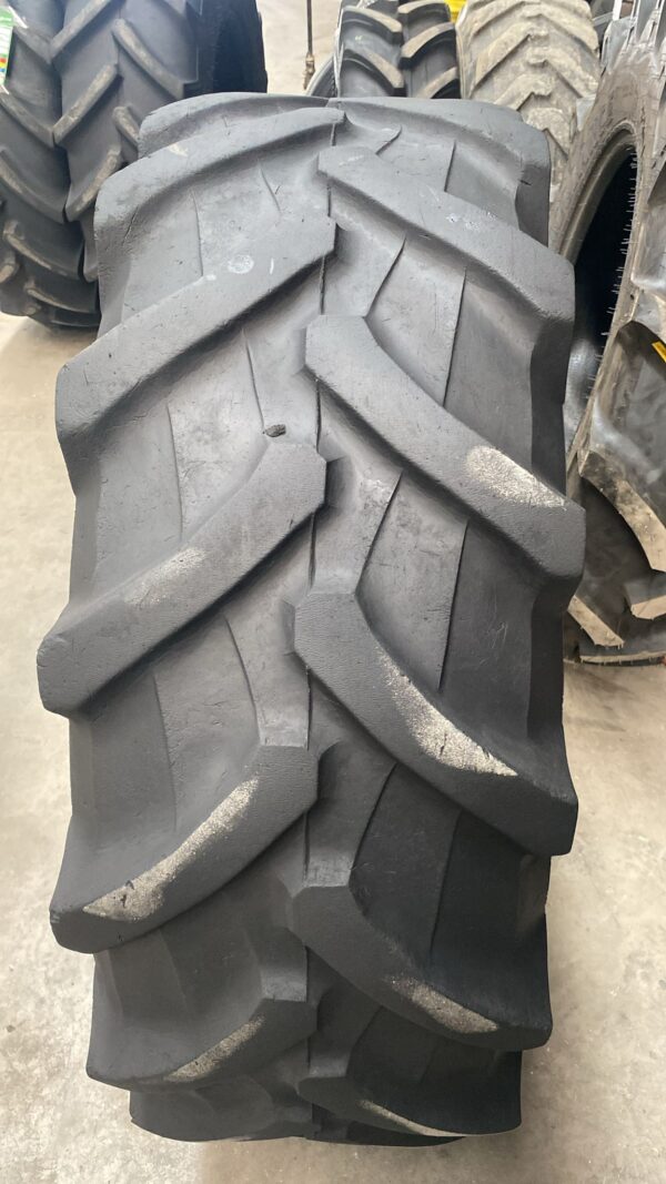 PIRELLI 420/70R28 - Imagen 2