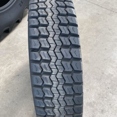 BRIDGESTONE 265/70R19.5
