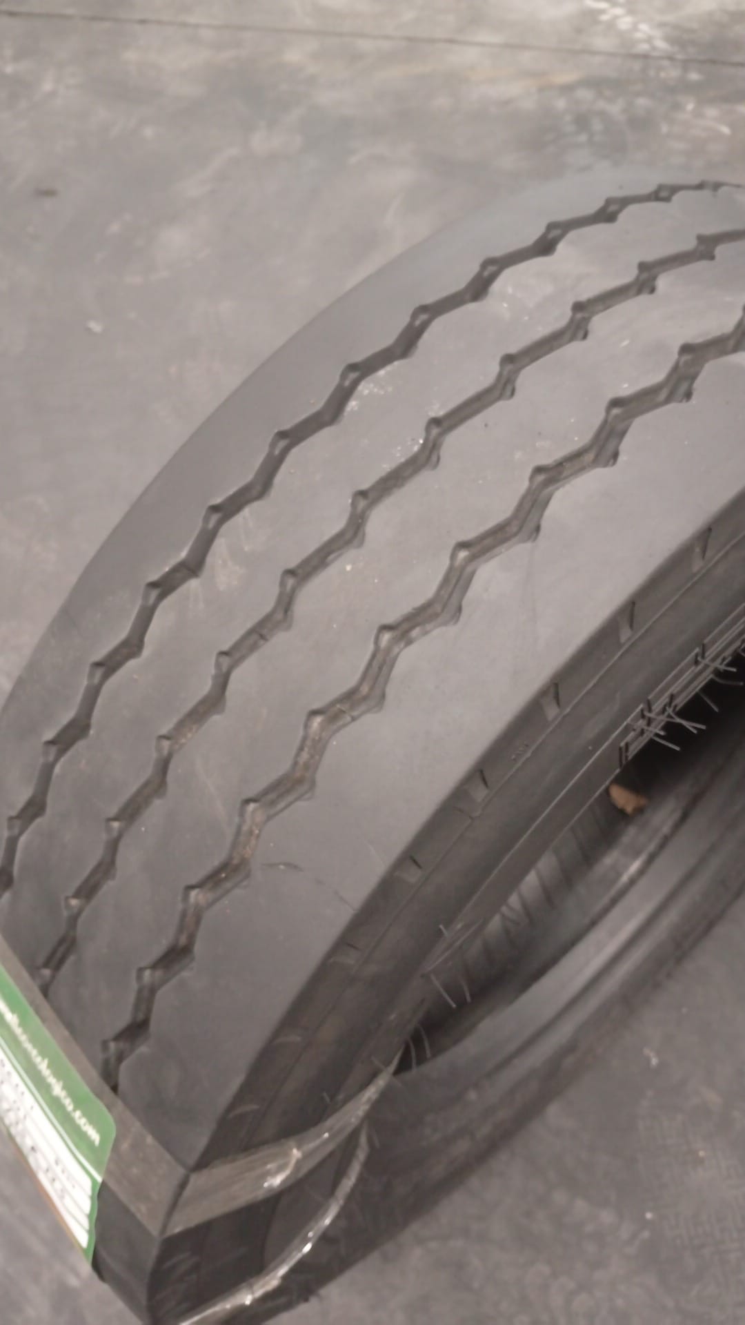 PIRELLI 215/75R17.5 - Imagen 3