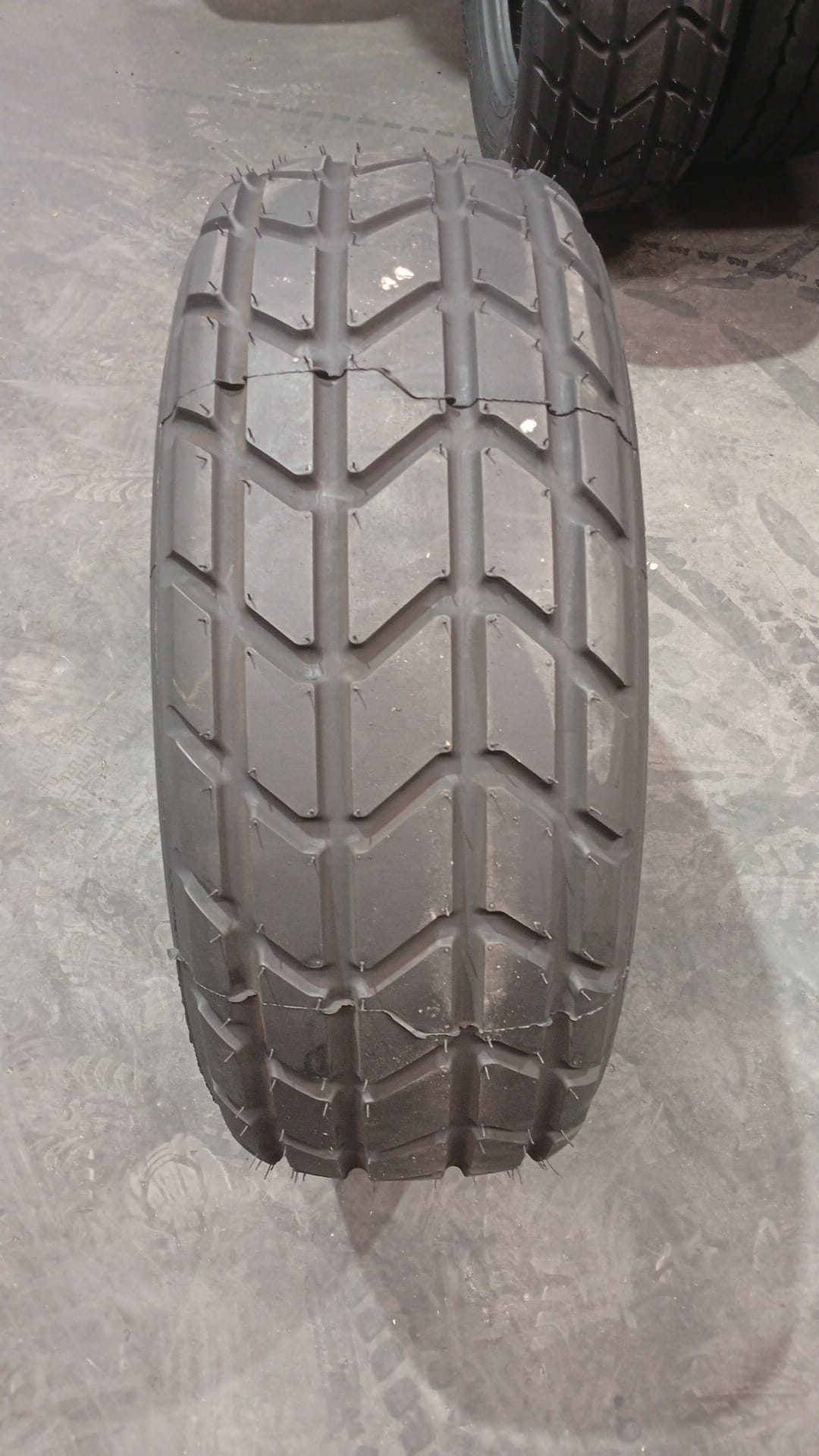 MICHELIN 275/65R16 - Imagen 2