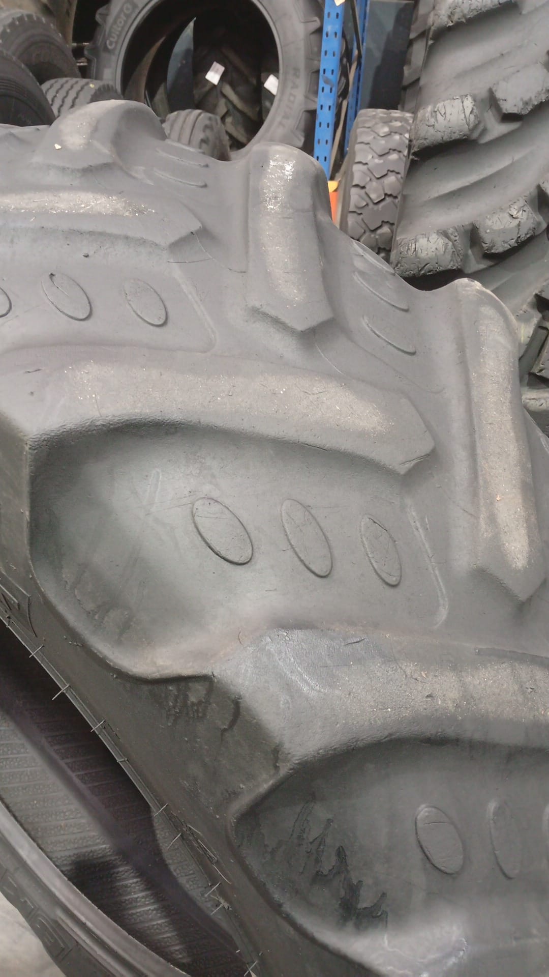 BKT 380/85R28 - Imagen 3