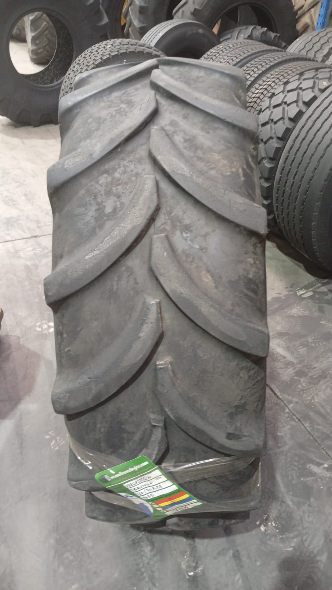 VREDESTEIN 420/70R28 - Imagen 2