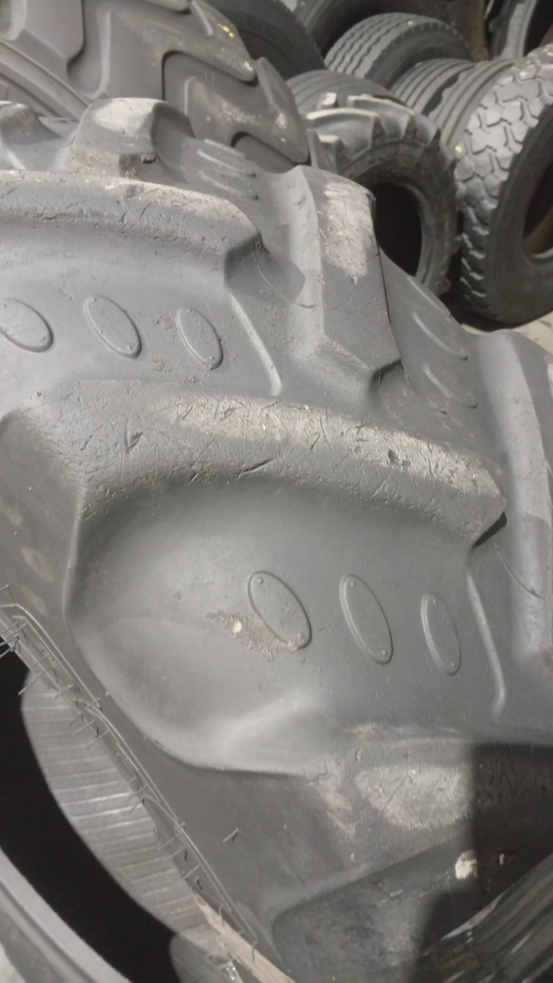 BKT 380/85R28 - Imagen 5