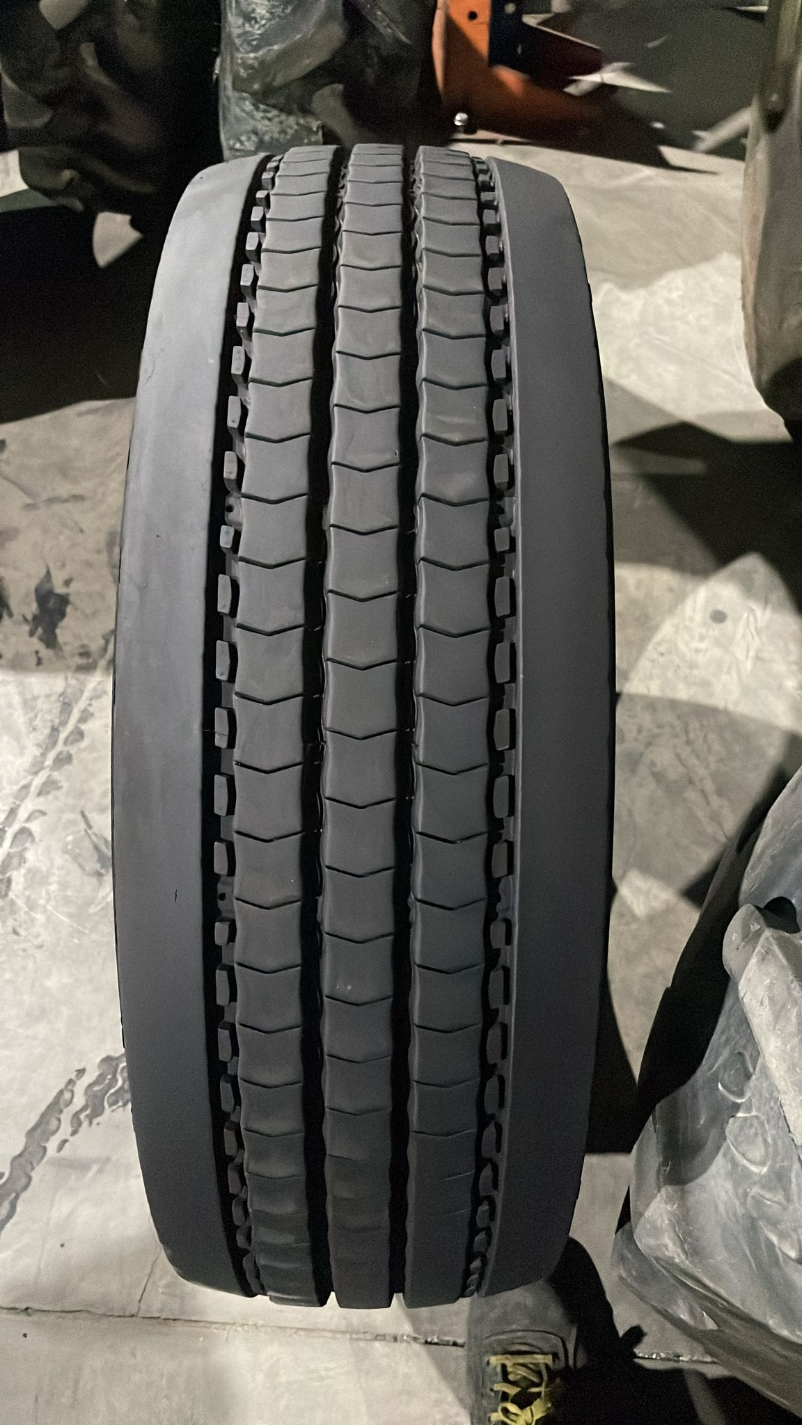 MICHELIN 245/70R17.5 - Imagen 2