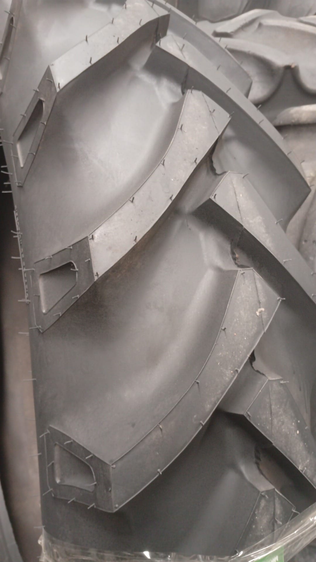 BKT 12.4-36 - Imagen 4