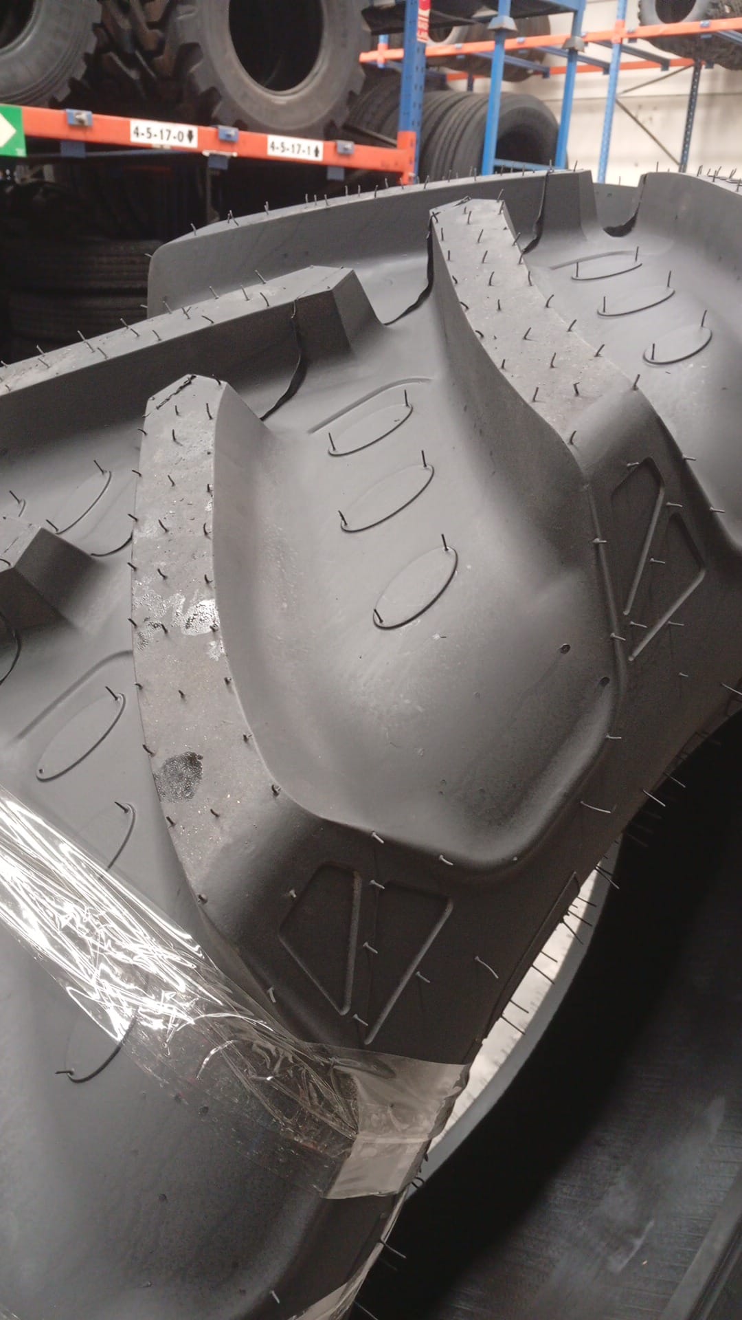 BKT 520/70R38 - Imagen 3