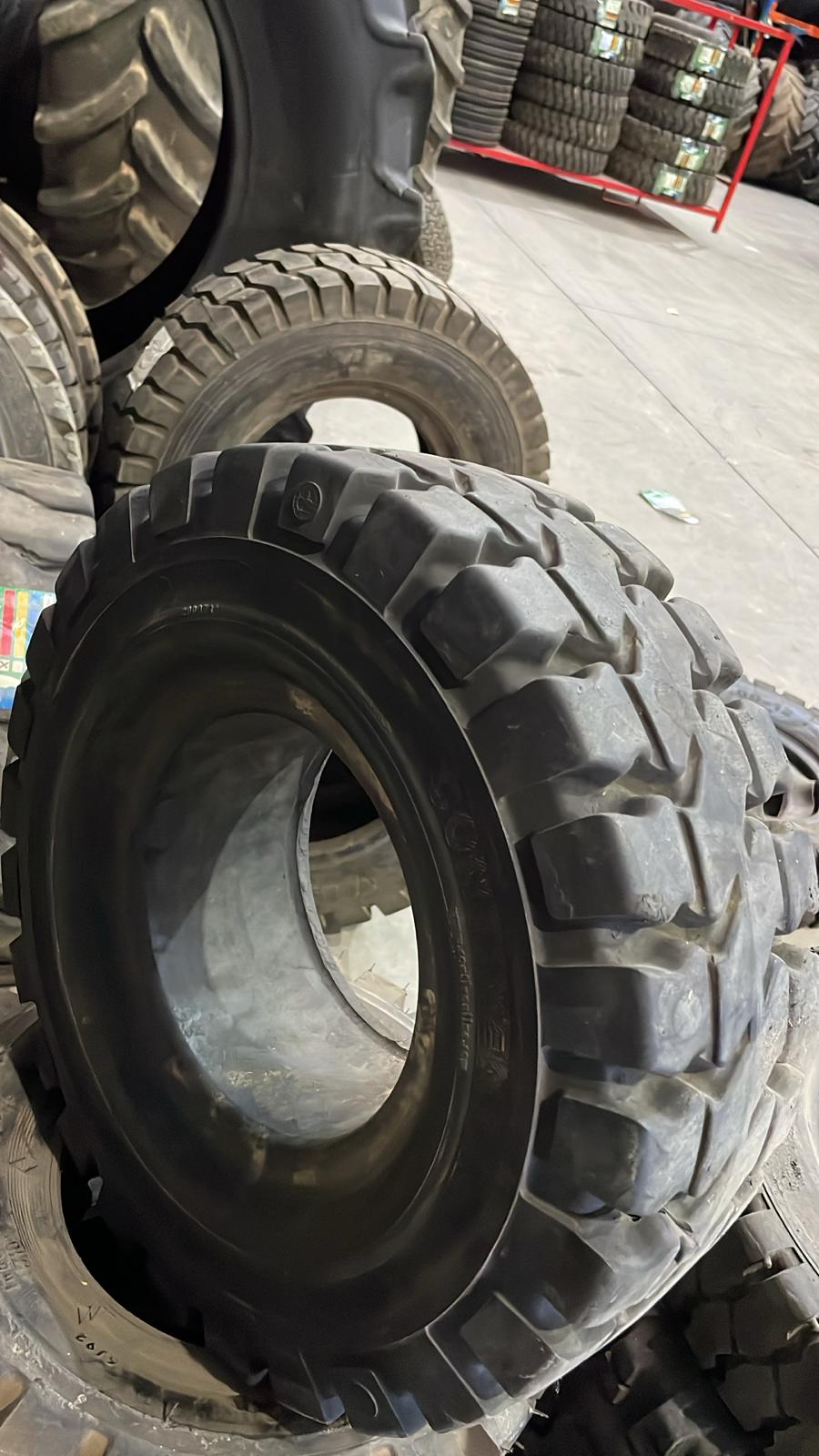 CONTINENTAL 180/70-8 MACIZA - Imagen 3