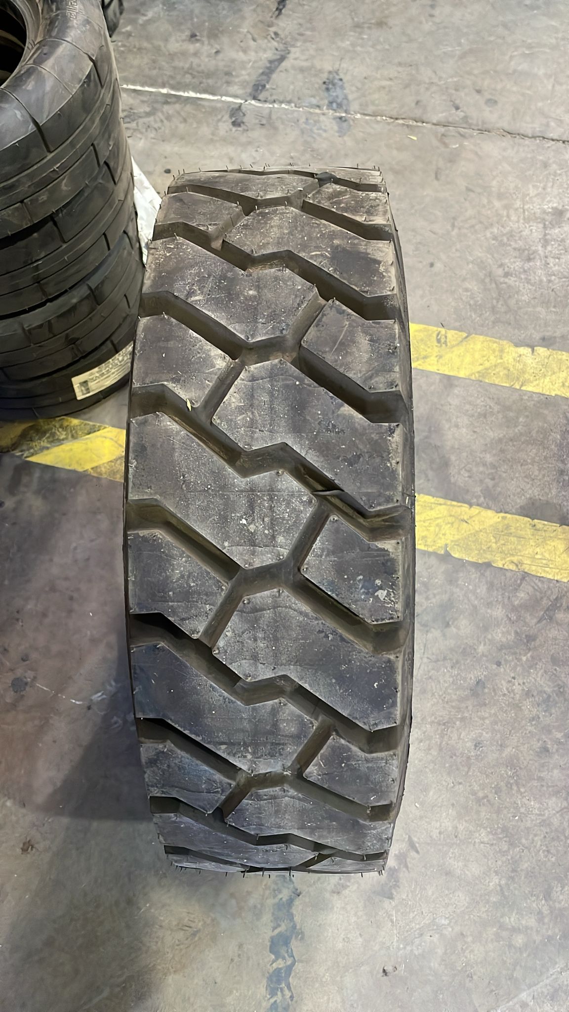 MICHELIN 6.50R10 - Imagen 2