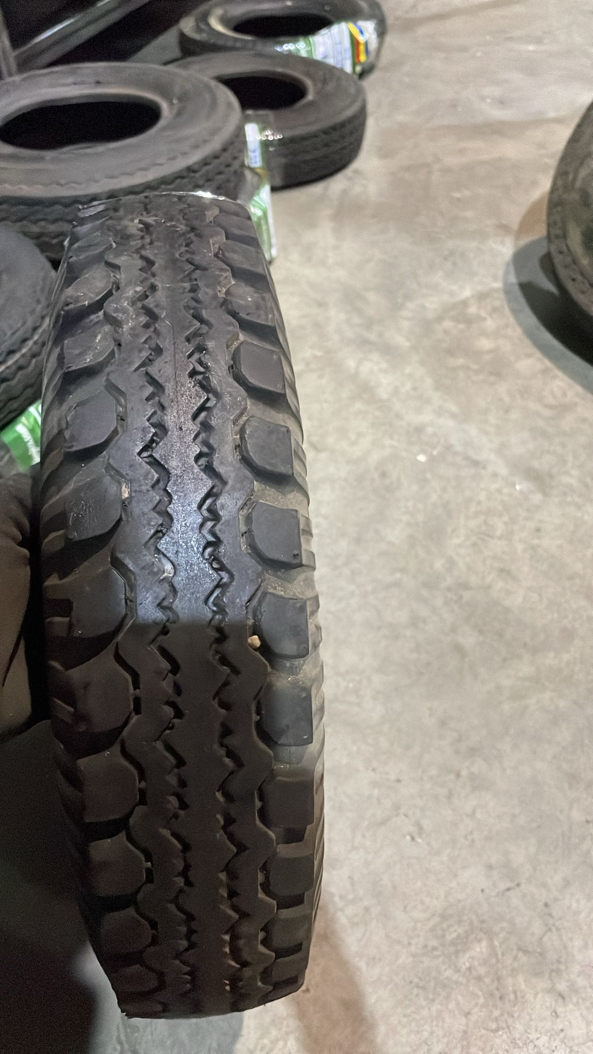 UNIROYAL 4.00-8 - Imagen 2