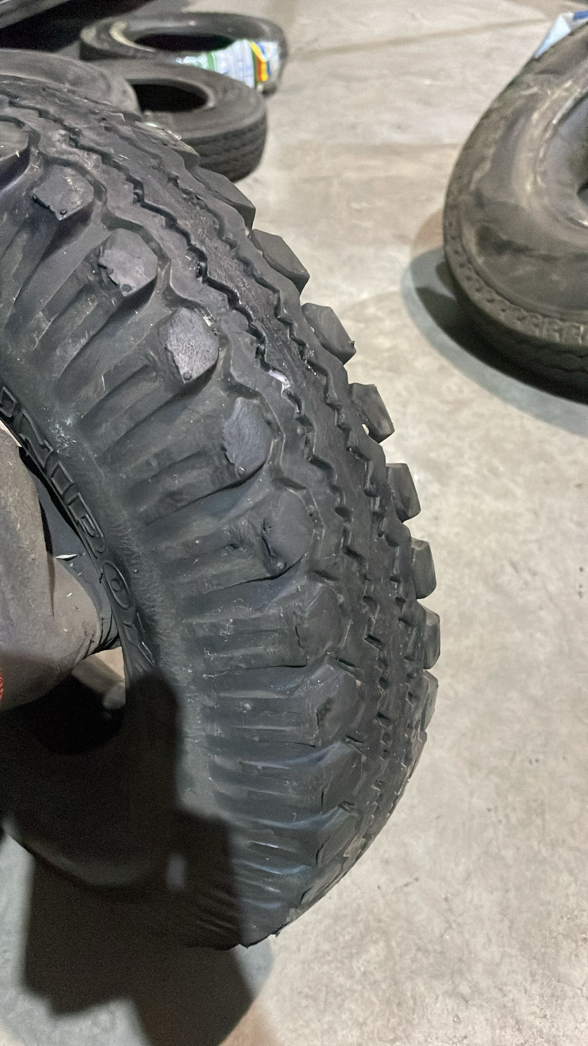 UNIROYAL 4.00-8 - Imagen 3