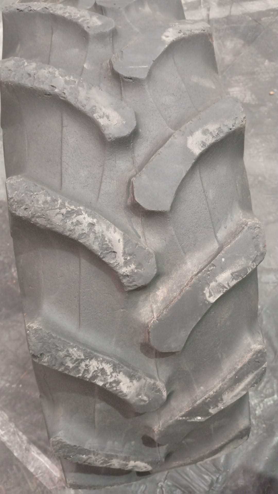 PIRELLI 300/70R20 - Imagen 2