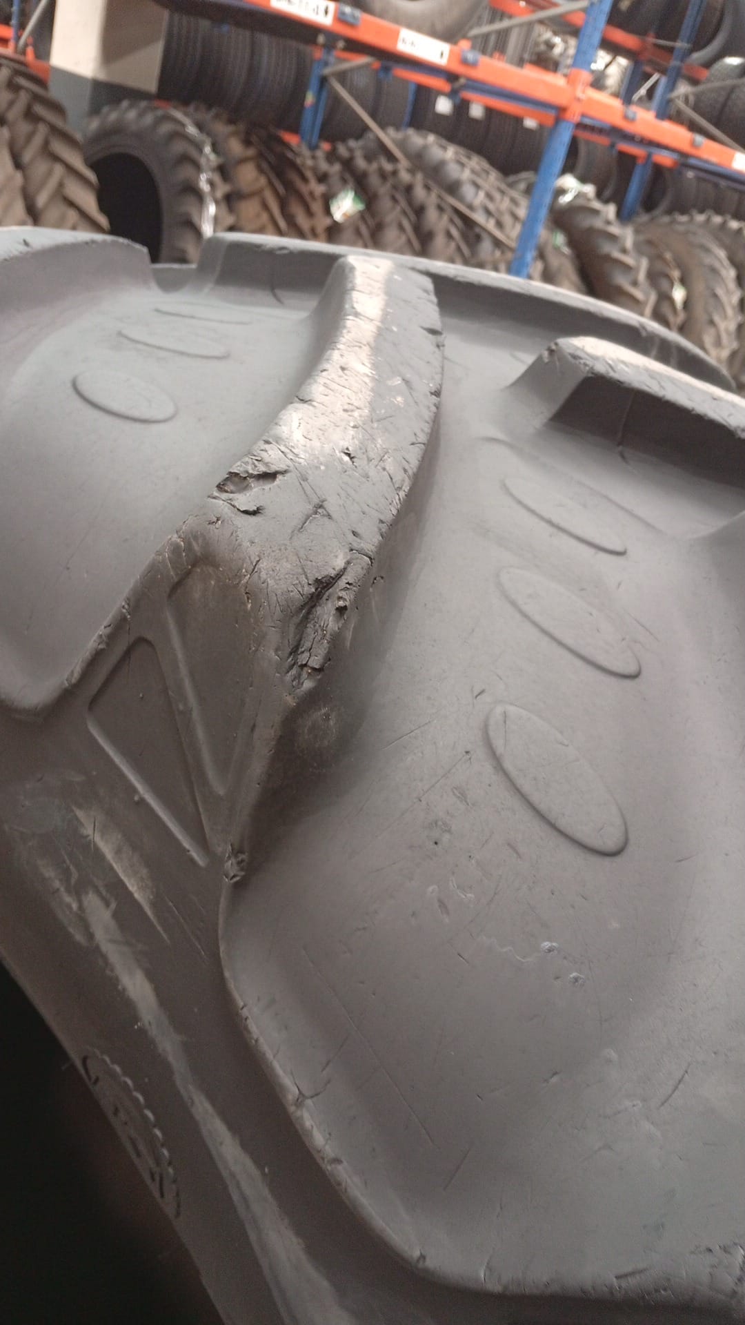 BKT 580/70R38 - Imagen 3