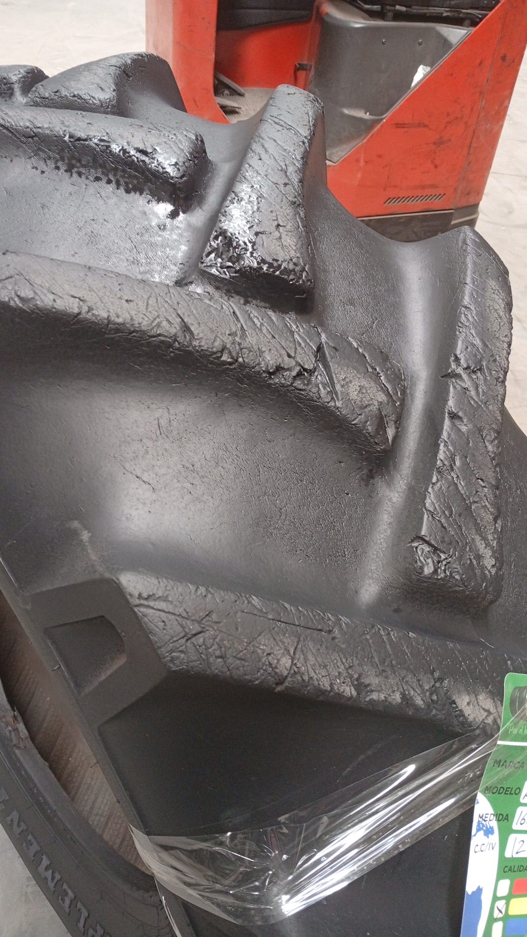 BKT 16.5/85-24 - Imagen 4