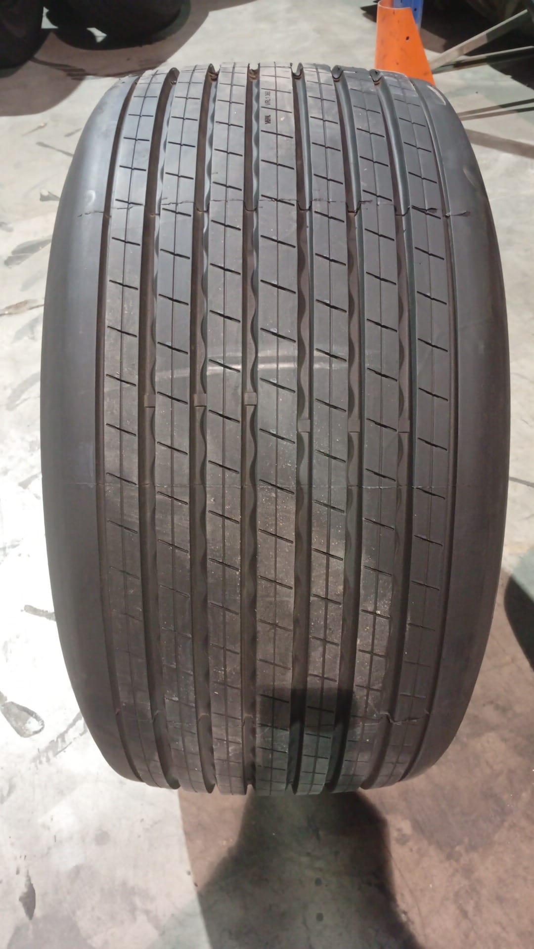 RECAUCHUTADA 435/50R19.5 - DUNLOP - Imagen 2