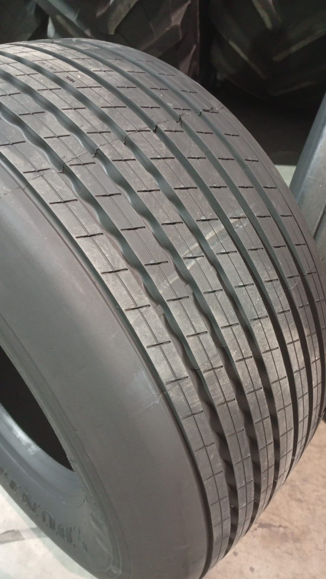 RECAUCHUTADA 435/50R19.5 - DUNLOP - Imagen 3