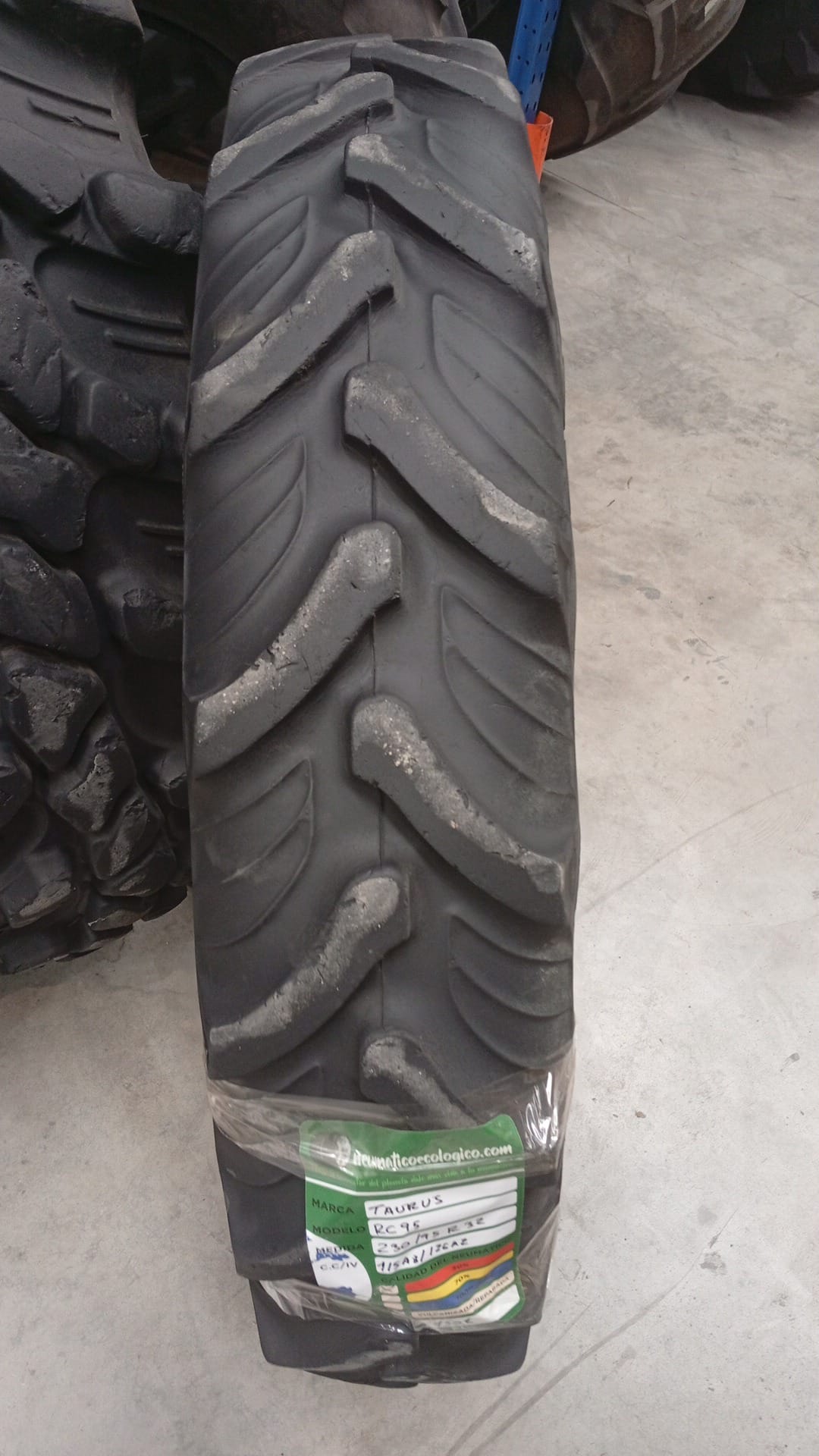 TAURUS 230/95R32 - Imagen 2