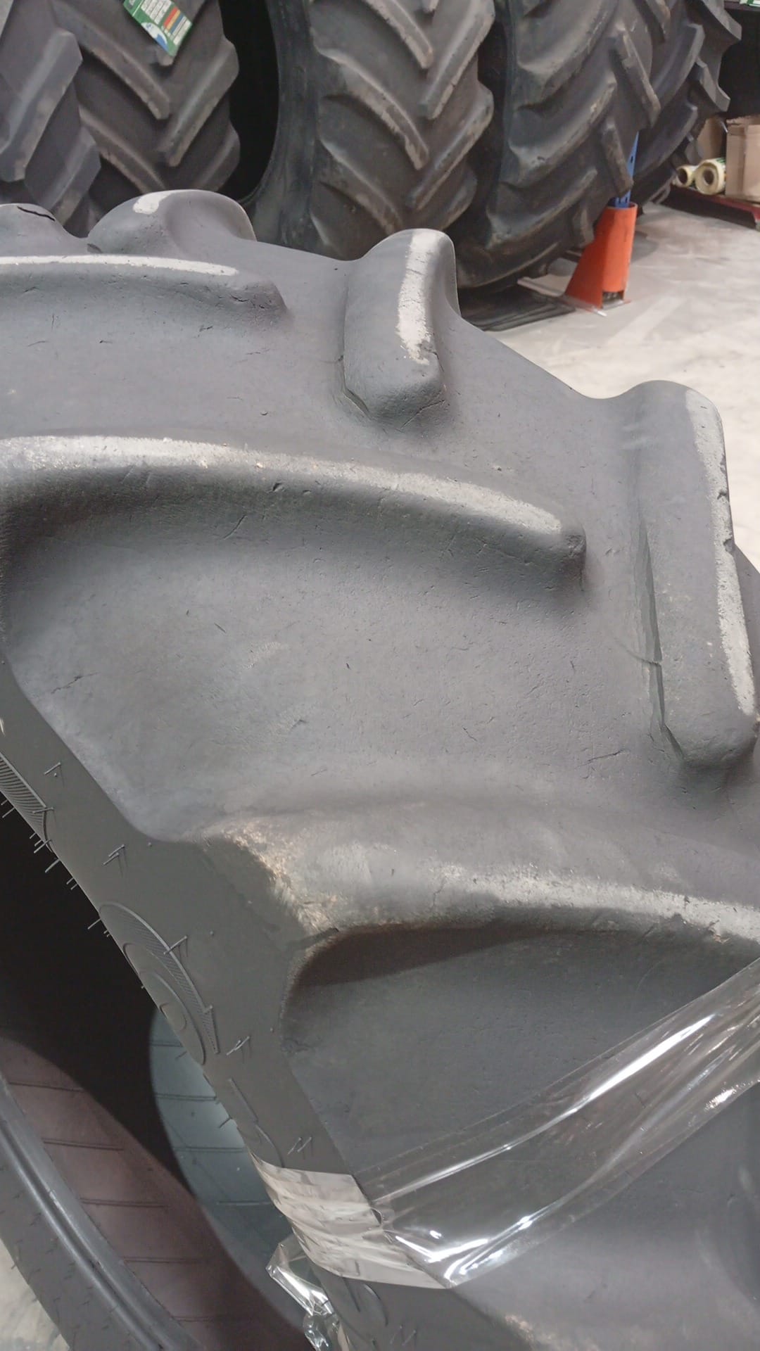 CONTINENTAL 420/70R28 - Imagen 3