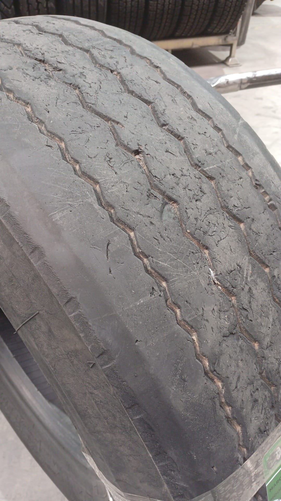 BRIDGESTONE 385/65R22.5 - Imagen 4