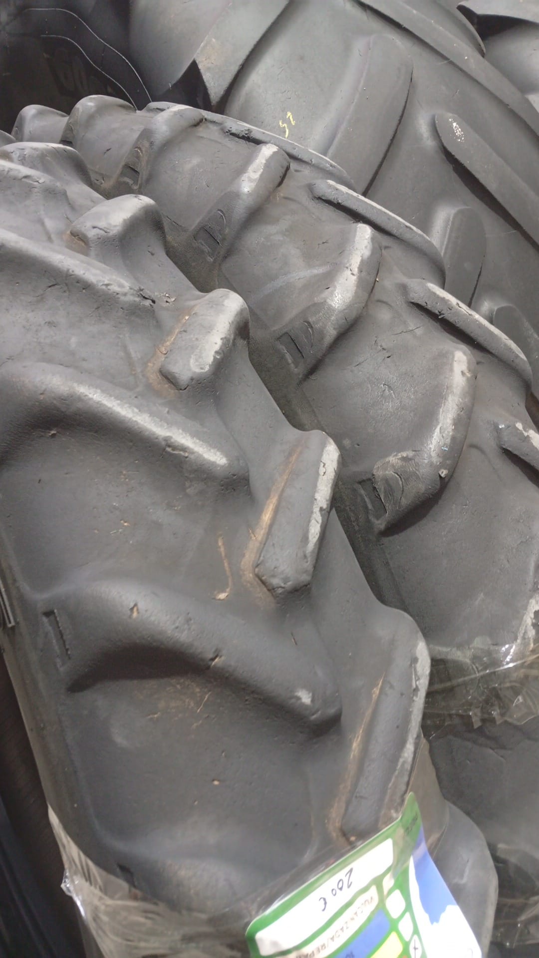 BKT 230/95R44 - Imagen 3