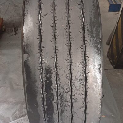 MICHELIN 285/70R19.5