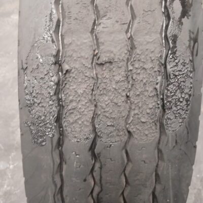 MICHELIN 285/70R19.5