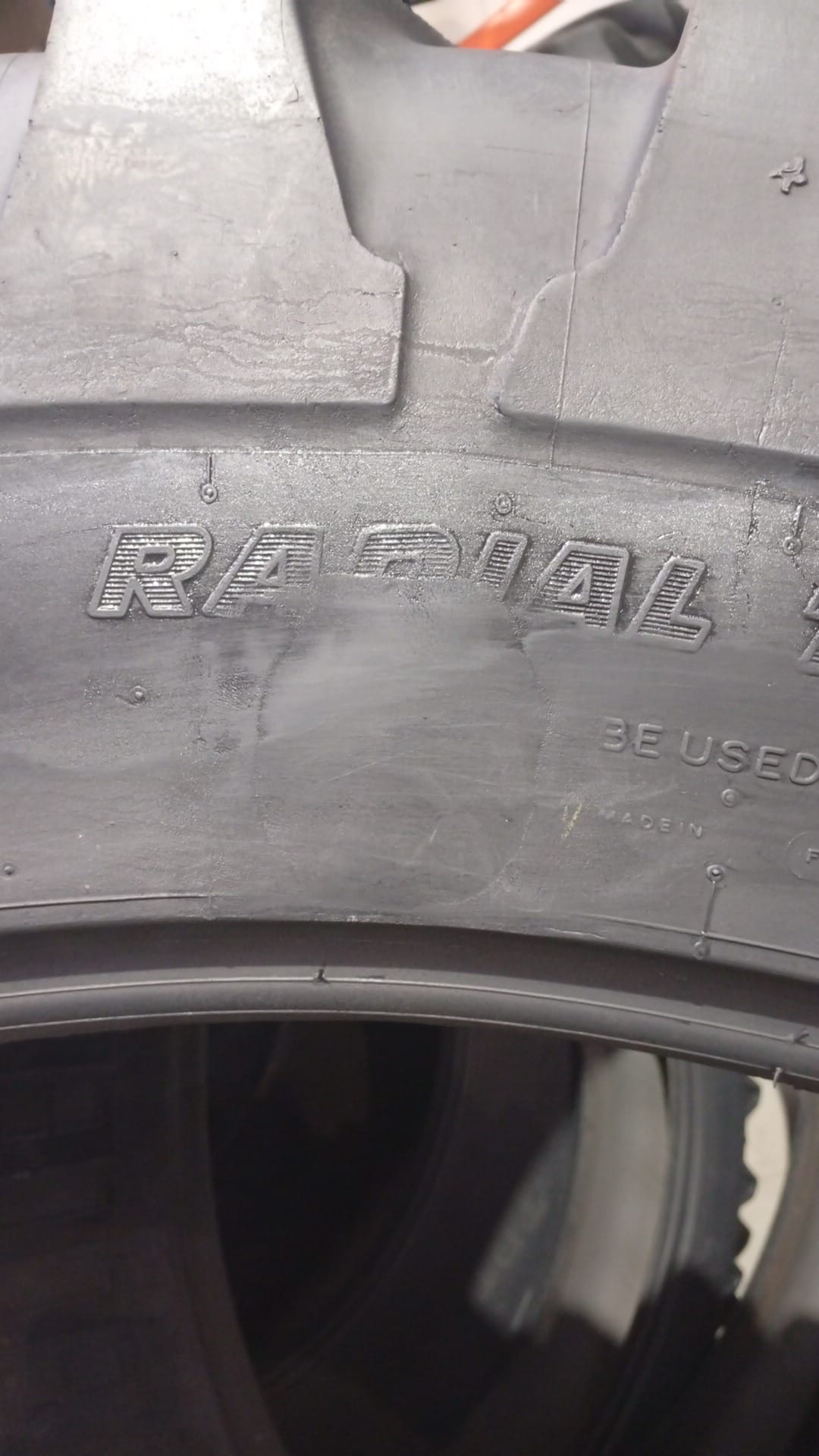 MICHELIN 380/90R46 - Imagen 3