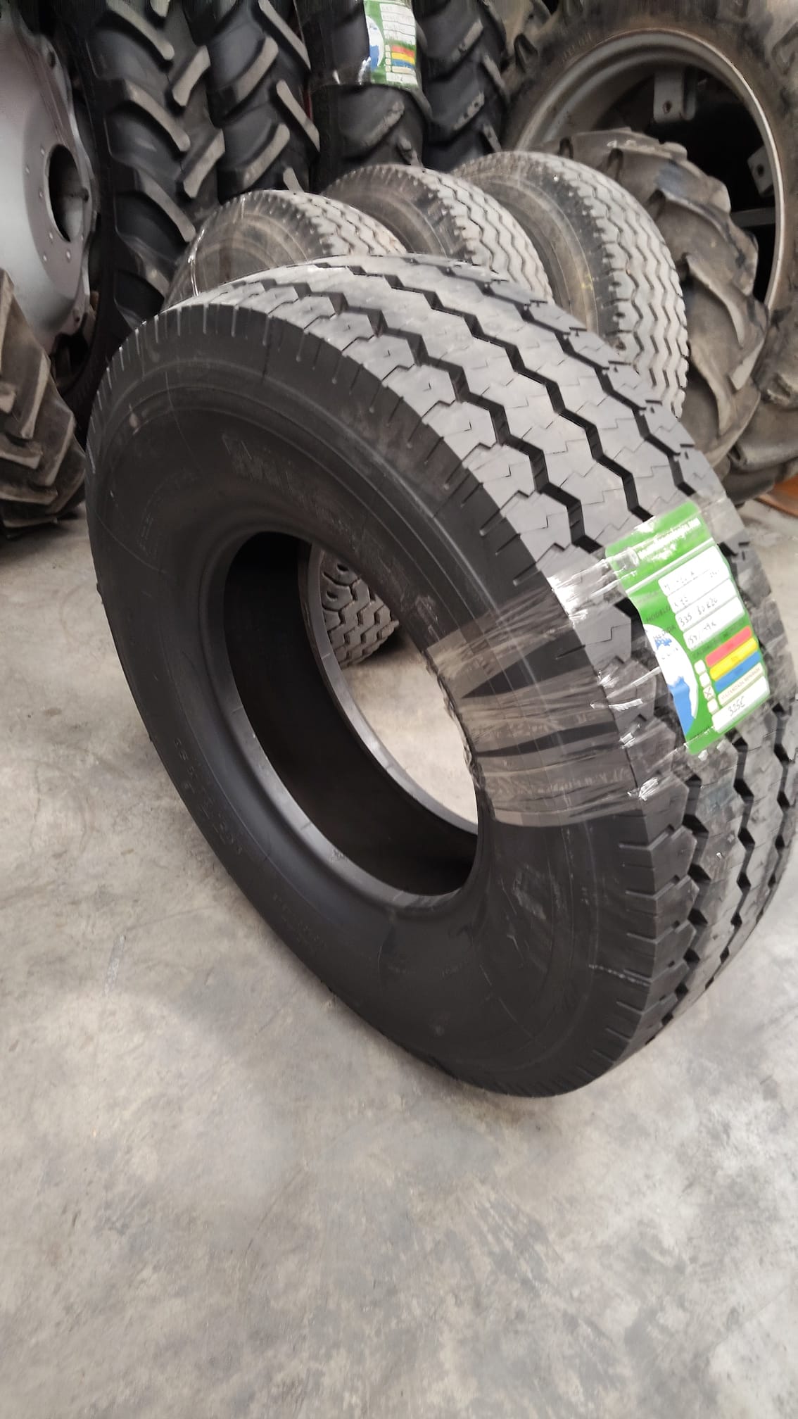 MICHELIN 335/80-20 - Imagen 4