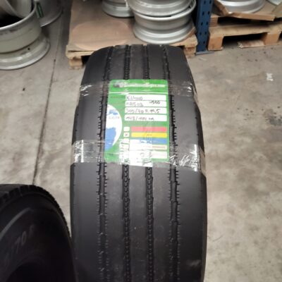 KUMHO 305/70R19.5